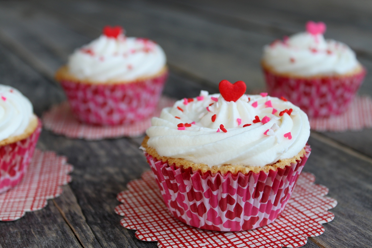Vanilla Cupcakes with Cream Cheese Filling