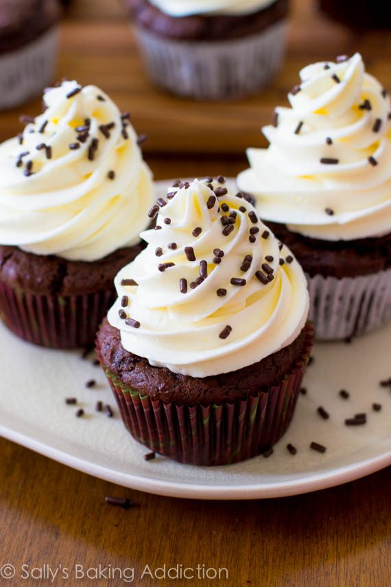 White Chocolate Cupcakes with Frosting