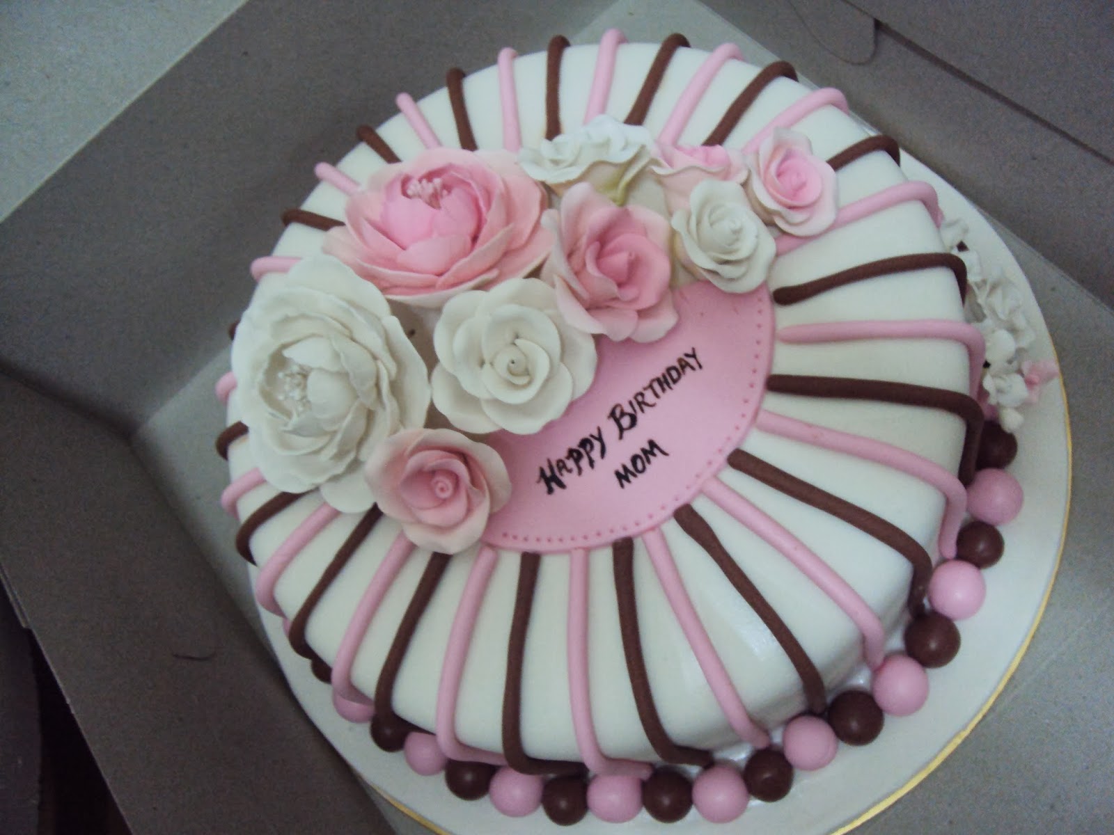 Birthday Cake with Fondant