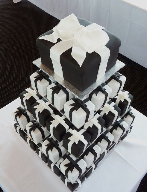 Black and White Wedding Cupcakes Black and White Wedding Cupcakes