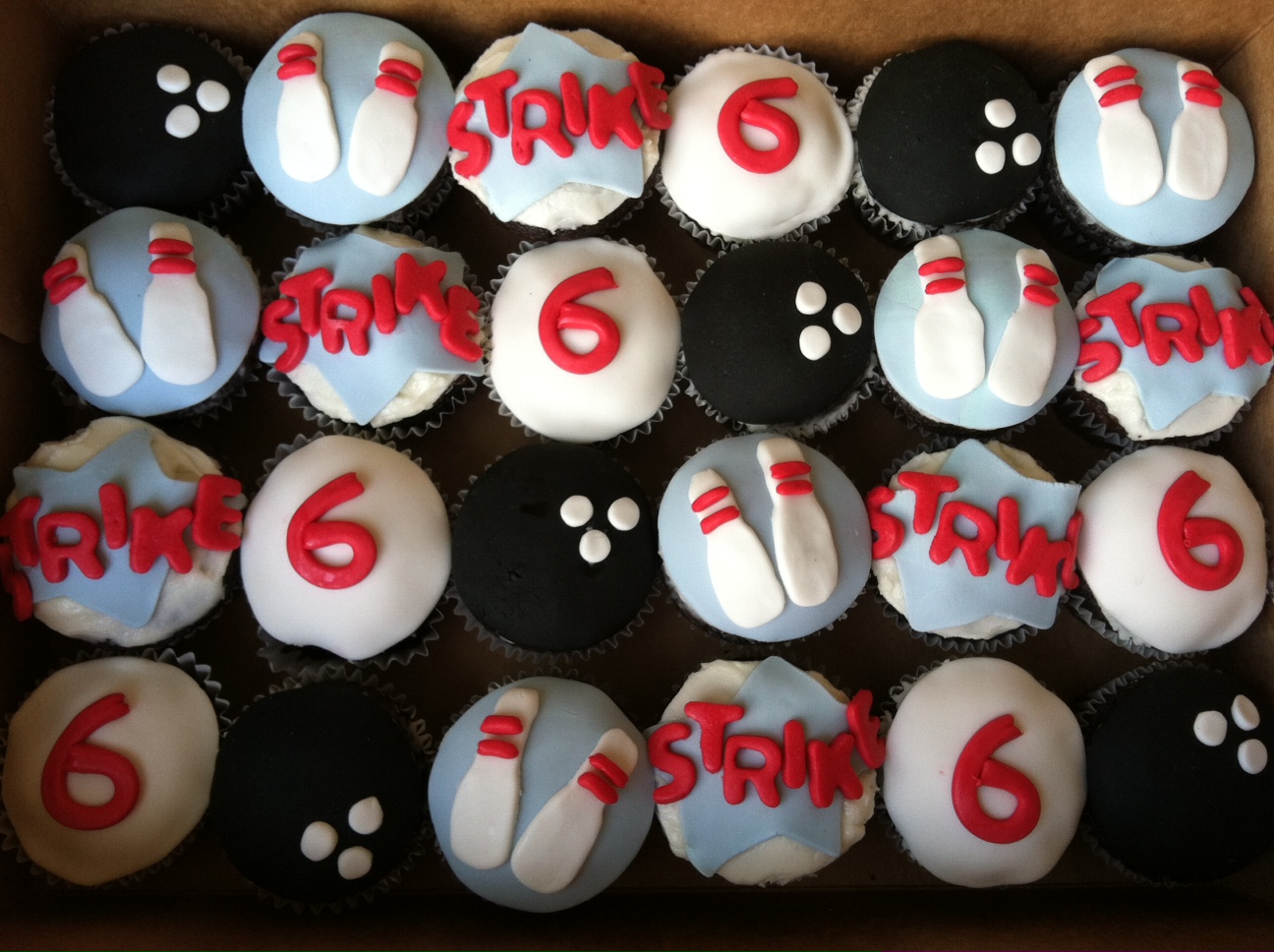 Bowling Cupcakes