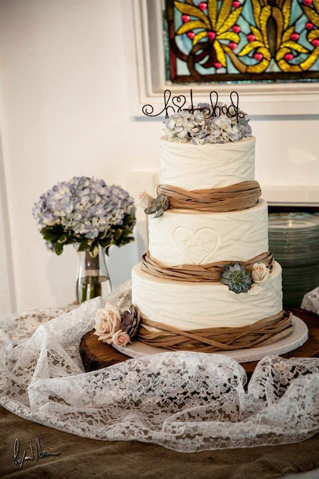 Burlap and Lace Wedding Cake Ideas