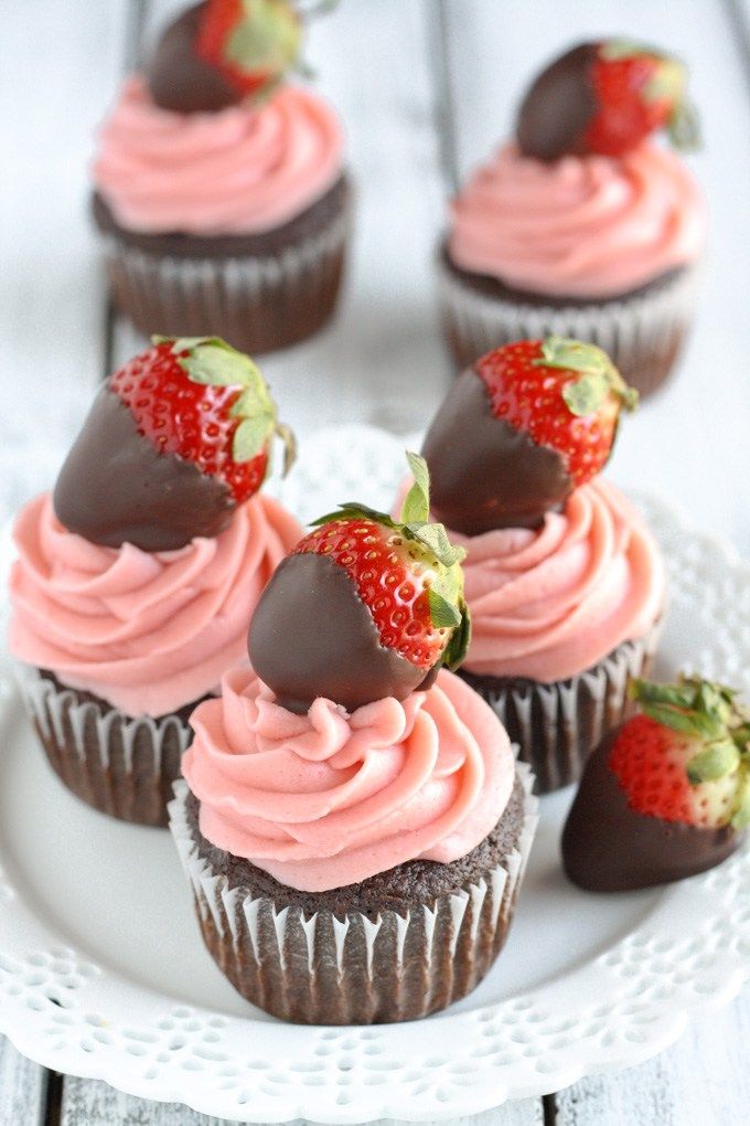 Chocolate Covered Strawberries Cupcakes