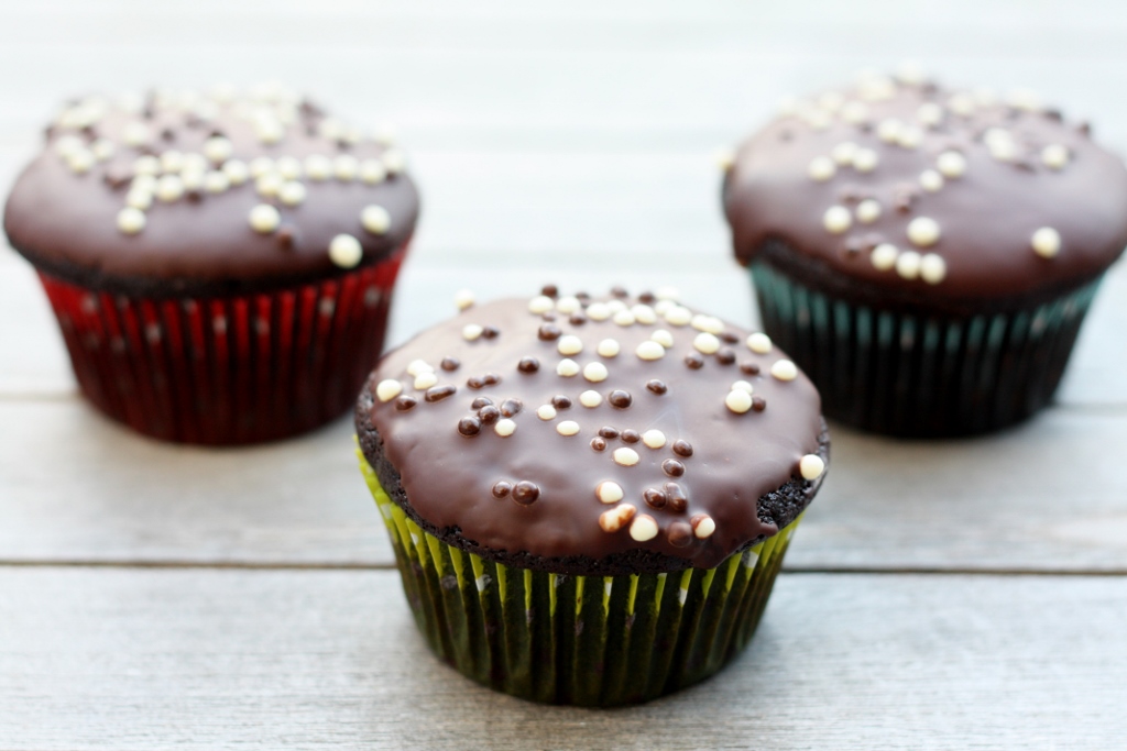 Cupcakes with Chocolate Glaze