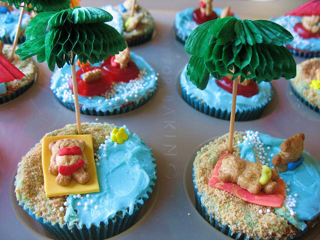 Cute Teddy Graham Beach Cupcakes Cute Teddy Graham Beach Cupcakes