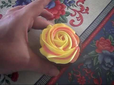 How to Two Tone Buttercream Rose Cupcakes