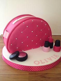 Make Up Bag Cake