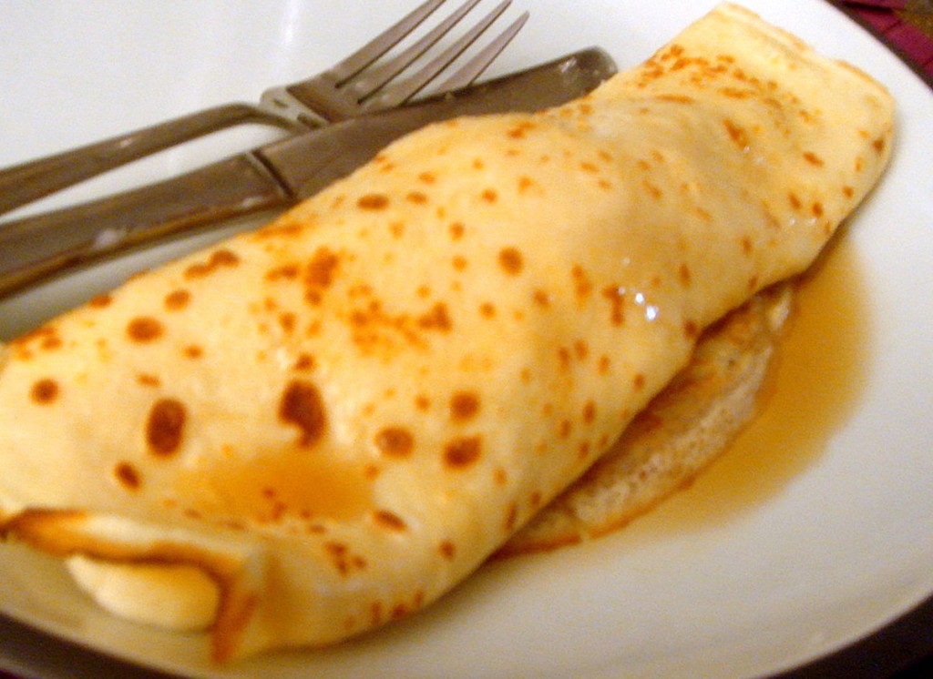 Maple Syrup and Pancakes with Bananas Maple Syrup and Pancakes with Bananas