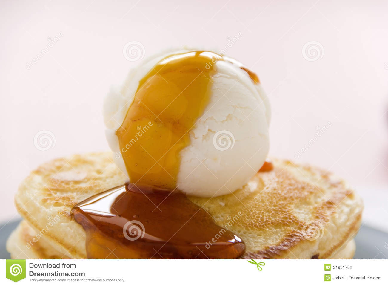 Maple Syrup On Ice Cream Maple Syrup On Ice Cream