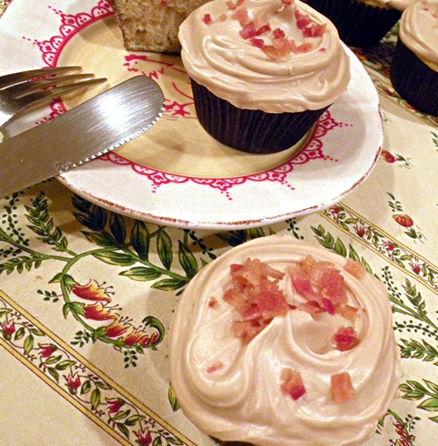 Pancake and Bacon Cupcakes with Maple Frosting