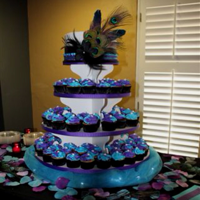 Peacock Wedding Cake with Cupcakes