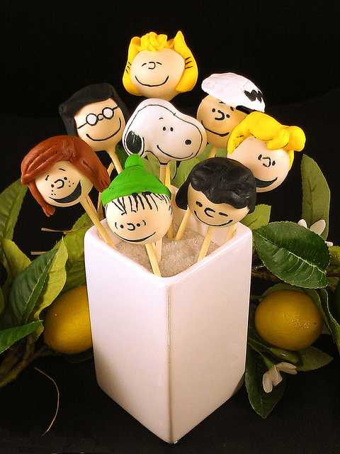 Peanuts and Charlie Brown Cake Pops