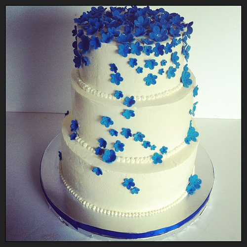Royal Blue Wedding Cake with Flowers Royal Blue Wedding Cake with Flowers