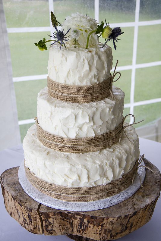 Rustic Wedding Cake with Burlap
