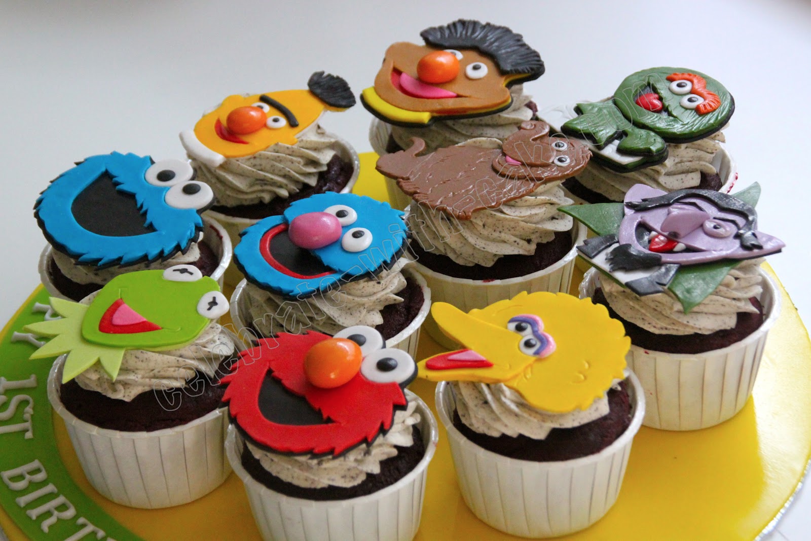 Sesame Street Birthday Cake & Cupcakes