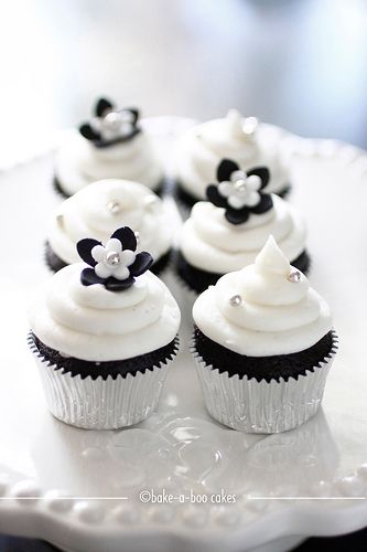 Simple Black and White Cupcakes