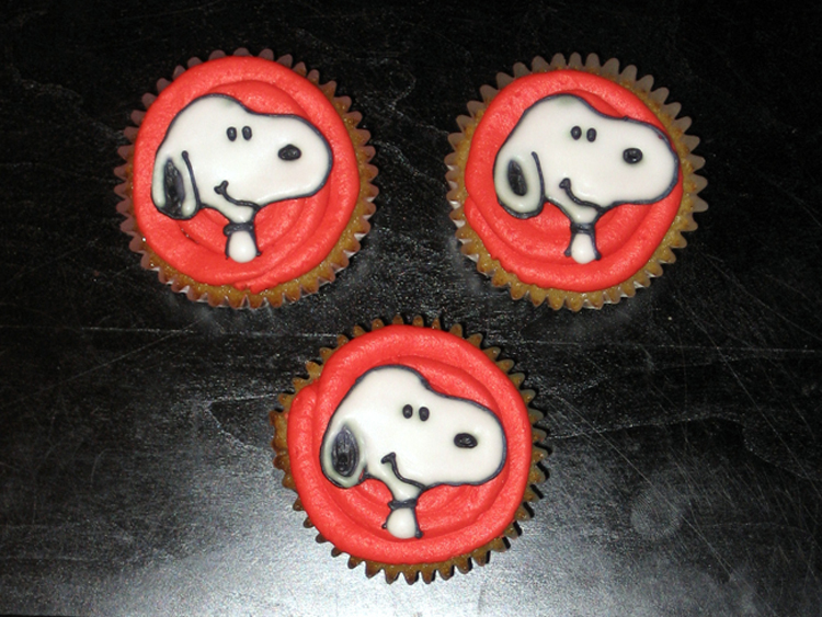 Snoopy Cupcakes
