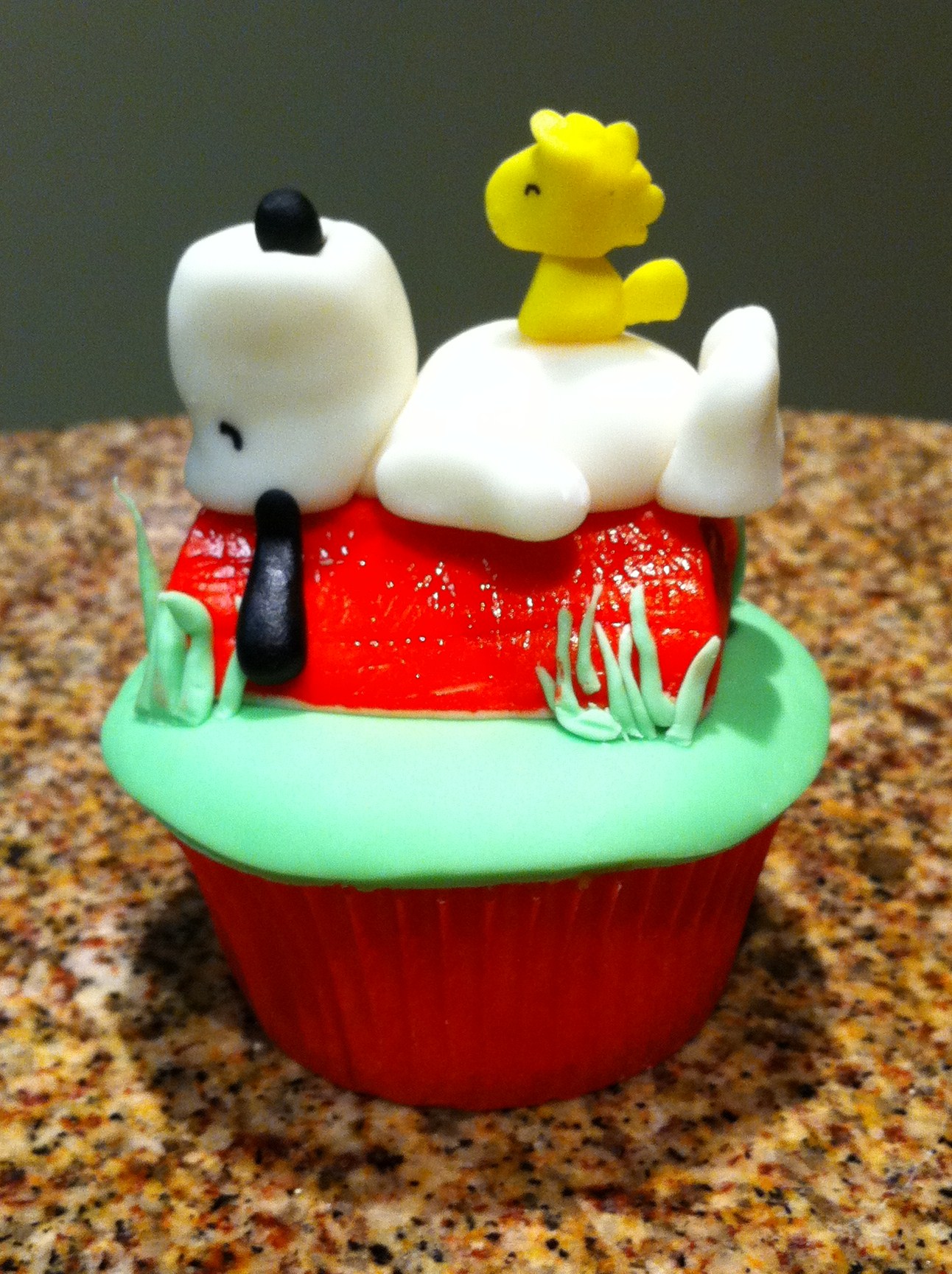 Snoopy Cupcakes