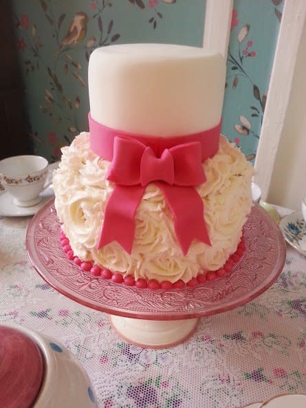 Two Tier Buttercream Wedding Cakes Roses Two Tier Buttercream Wedding Cakes Roses