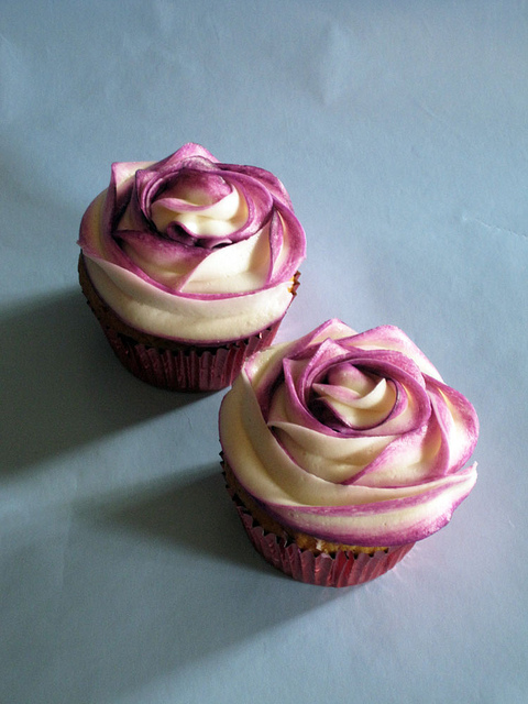 Two Tone Buttercream Rose Cupcakes