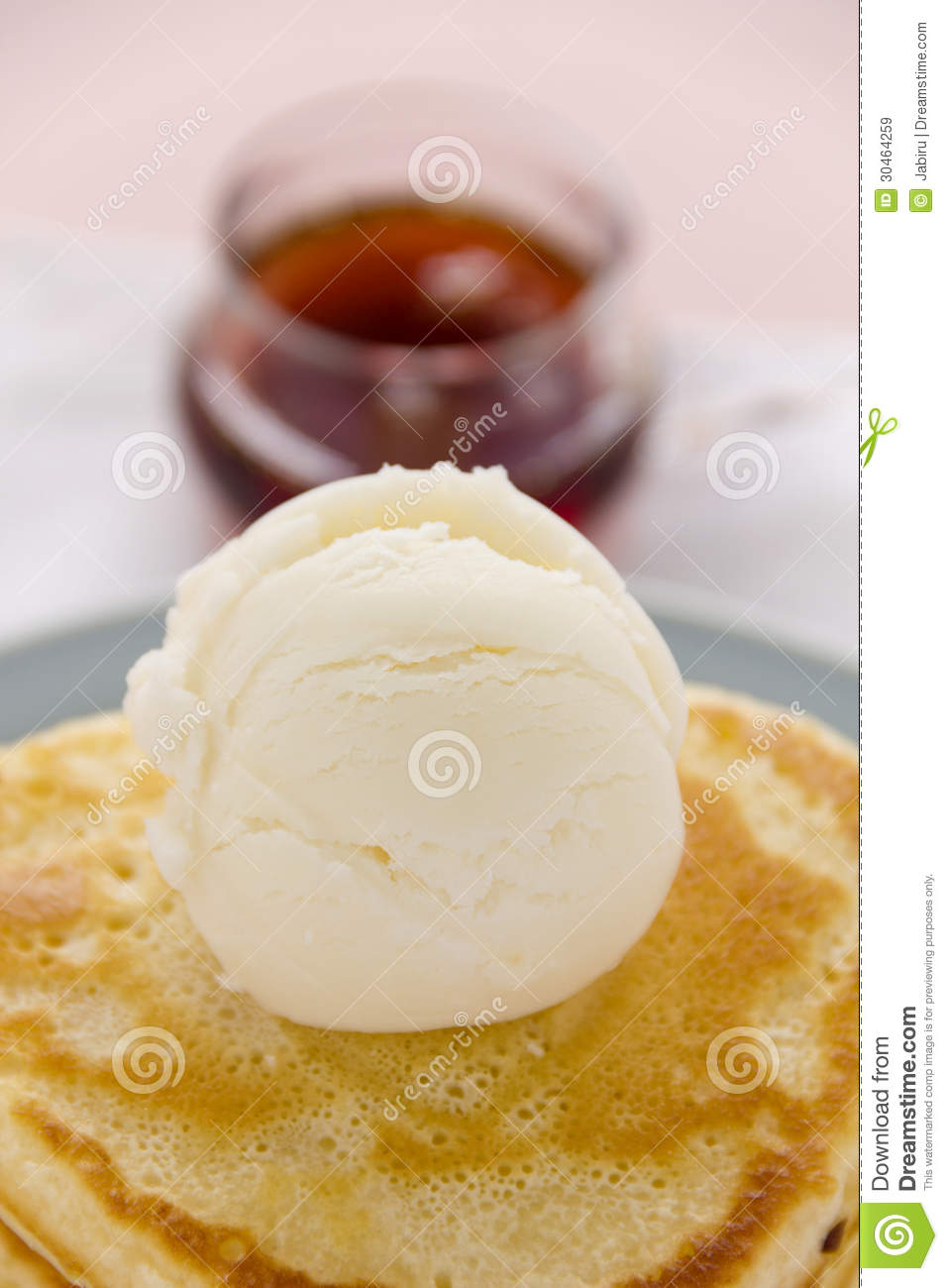 Vanilla Ice Cream with Maple Syrup