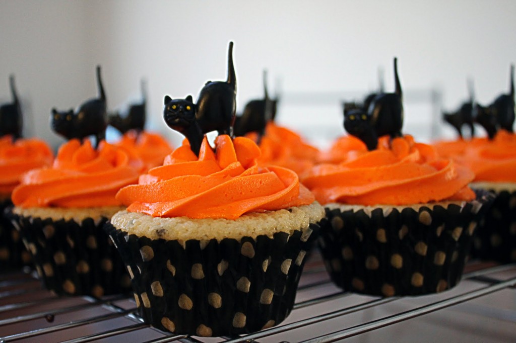 Black Cat Halloween Cupcakes