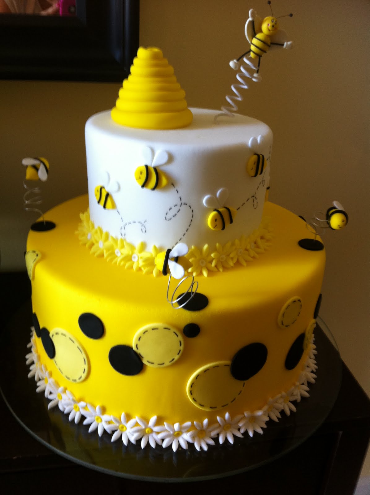 Bumble Bee Birthday Cake