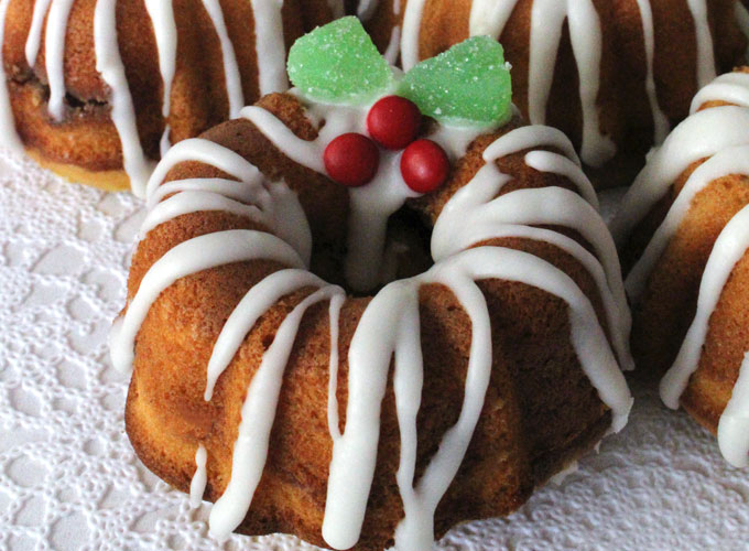 Christmas Mini Bundt Cake Desserts