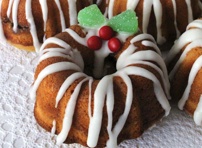 6 Photos of Small Christmas Bundt Cakes