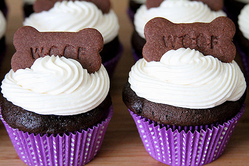 Cupcakes with Dog Bone Cookies