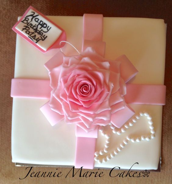 Fondant Cake Decorating