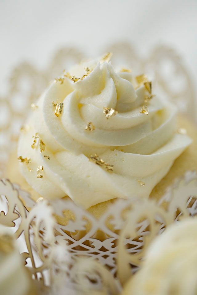 Gold and White Cupcakes with Frosting Gold and White Cupcakes with Frosting