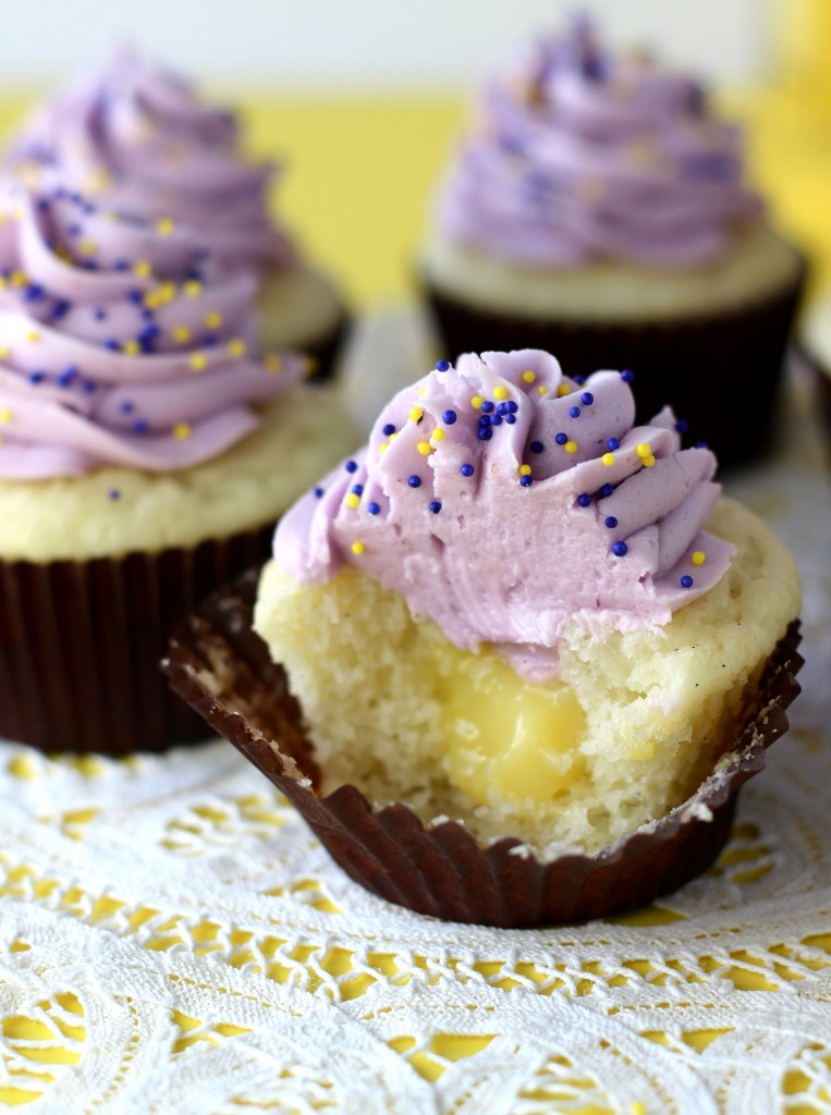 Lemon Curd Blueberry Cupcakes with Filling