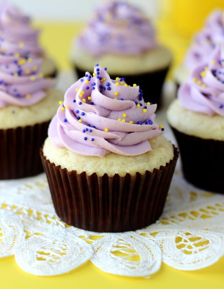 Lemon Curd Blueberry Cupcakes