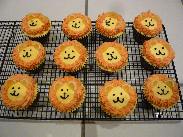 Lion Face Cupcake Cake