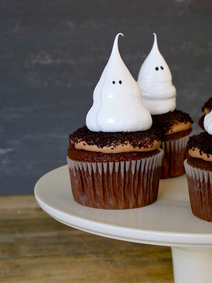 Meringue Halloween Ghost Cupcakes