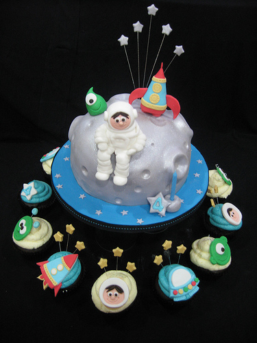 Space Cake and Cupcakes Space Cake and Cupcakes
