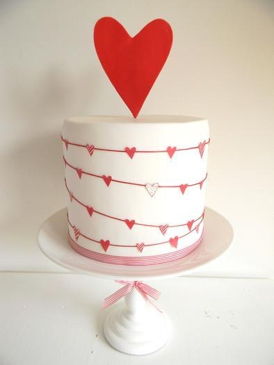 9 Photos of Cute Valentine's Day Cakes