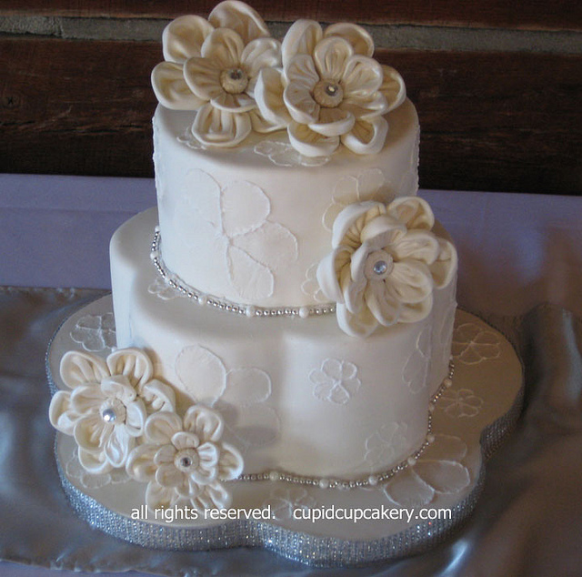 Wedding Cake Looks Like Fabric