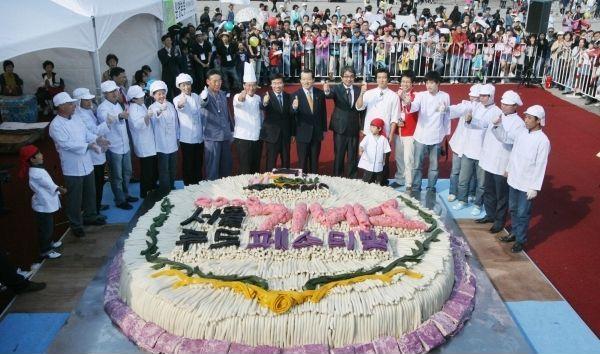 World's Biggest Cake