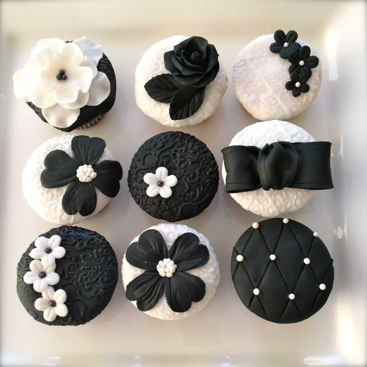 Black and White Elegant Cupcakes