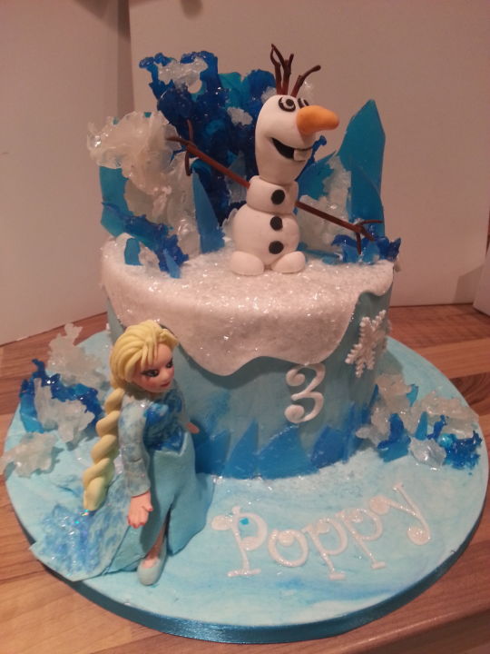 Cake with Frozen Olaf and Elsa