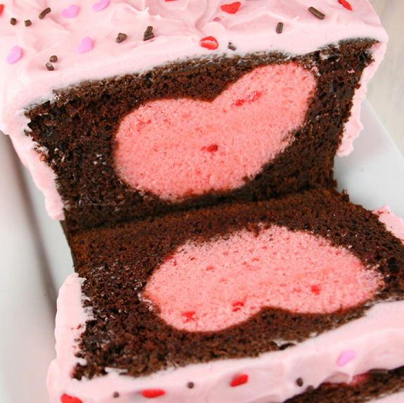 Chocolate Covered Strawberry Cake with Heart Chocolate Covered Strawberry Cake with Heart