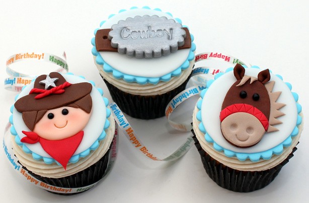 Cowboy Cupcakes - Love the Pringles