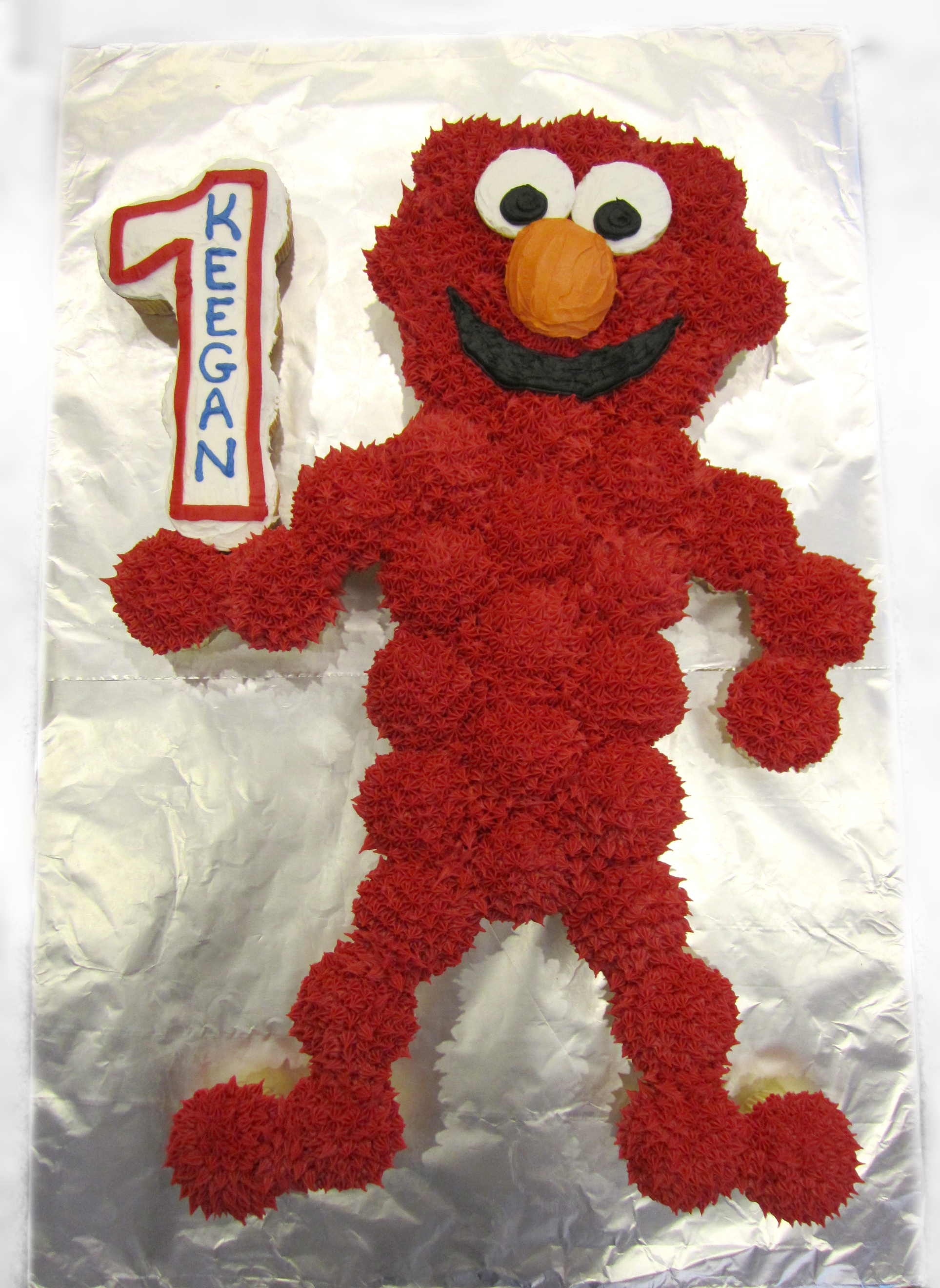 Elmo Pull Apart Cupcake Cake