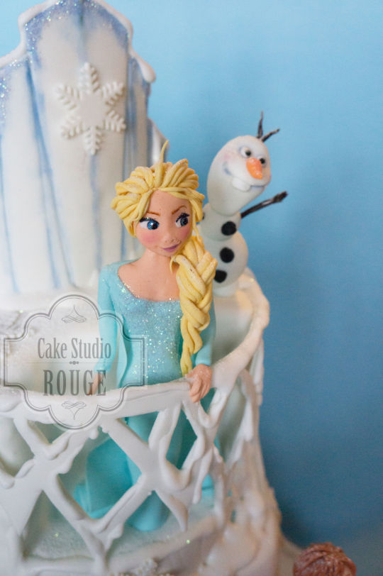 Elsa Anna and Olaf Frozen Cake