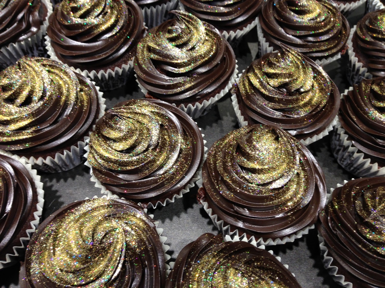 Gold and Chocolate Cupcakes