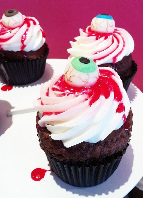 Halloween Eyeball Cupcakes