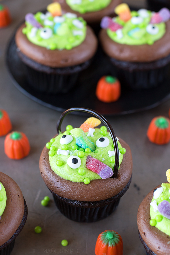 Halloween Witches Cauldron Cupcakes