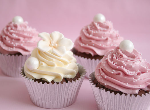 Italian Buttercream Frosting with Cupcake